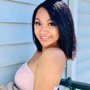 Meet your Posher, Michaela